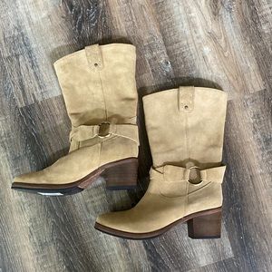 Brand new never worn suede boot